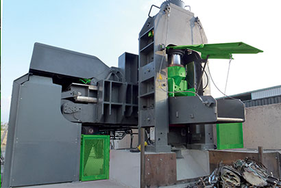 scrap shear with lateral reducer